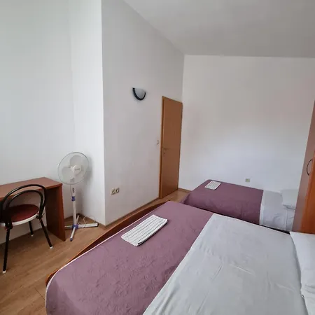 Leon 4 Apartman Omiš